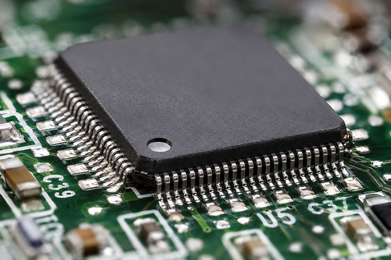 BGA-and-QFN-components-soldered-onto-a-PCB,-illustrating-fine-pitch-pad-requirements-where-ENIG-surface-flatness-is-critical-for-assembly-yield
